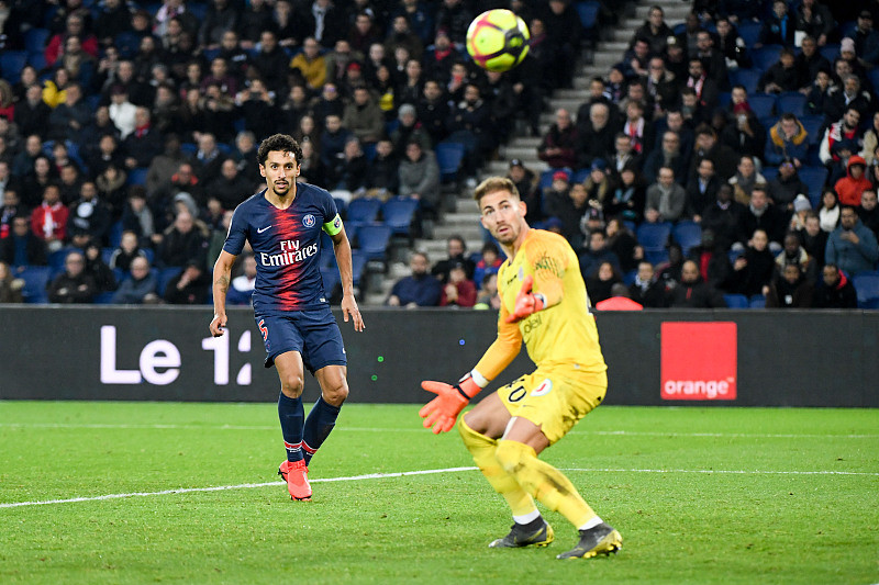 马克西在篮球场上展现出了非凡的才华，连续95场比赛得分超过20分（马克西火力全开，连续95场比赛得分20+）