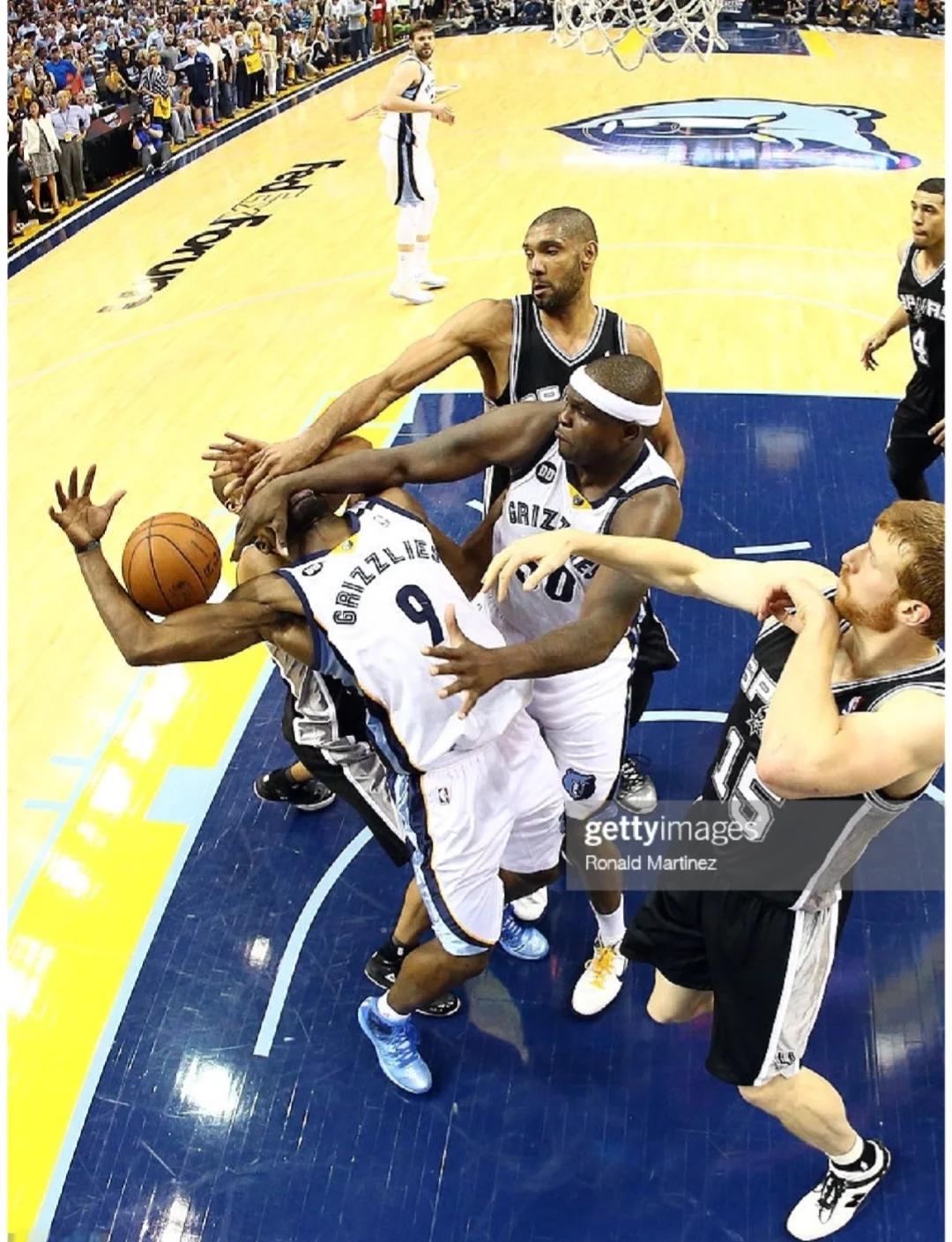 20分算个X啊！鹈鹕第三节还剩3分23秒反超比分 最多落后25分！（鹈鹕第三节还剩3分23秒反超比分，最多曾落后25分：20分差距不算事）