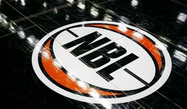 说了啥？卢克曼在被换下时与主教练尤里奇发生口角冲突（被换下不满？卢克曼与主帅尤里奇场边爆发口角）