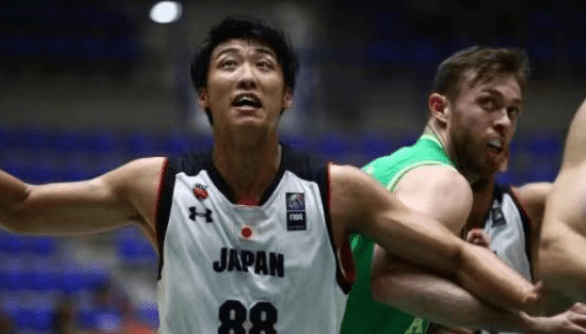 突尼斯主帅：埃斯特旺是涌现而出的天才，未来几年能争金球奖（突尼斯主帅盛赞埃斯特旺：天赋异禀，未来几年有望冲击金球奖）