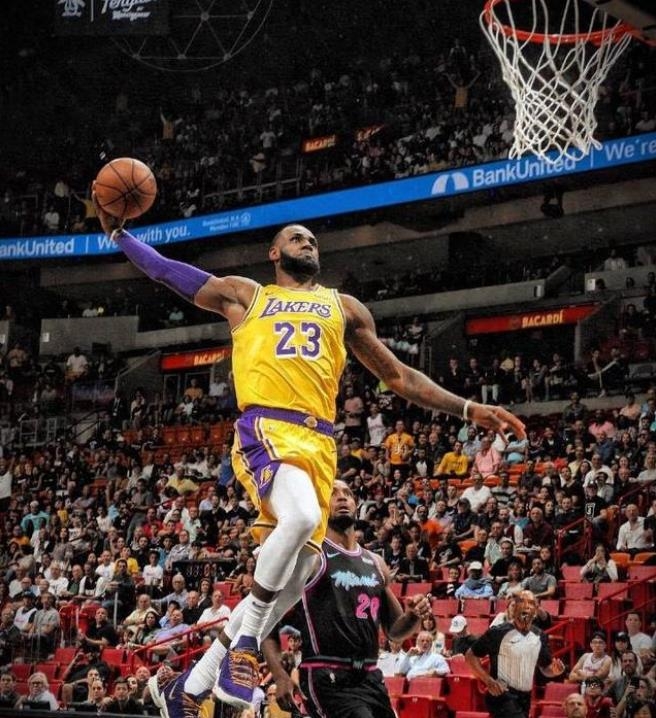 怒送37分！古巴男排输给自己 意大利挺进四强 米切莱托17分+绝杀（古巴男排怒赠37分自毁好局，意大利挺进四强，米切莱托17分完成绝杀）