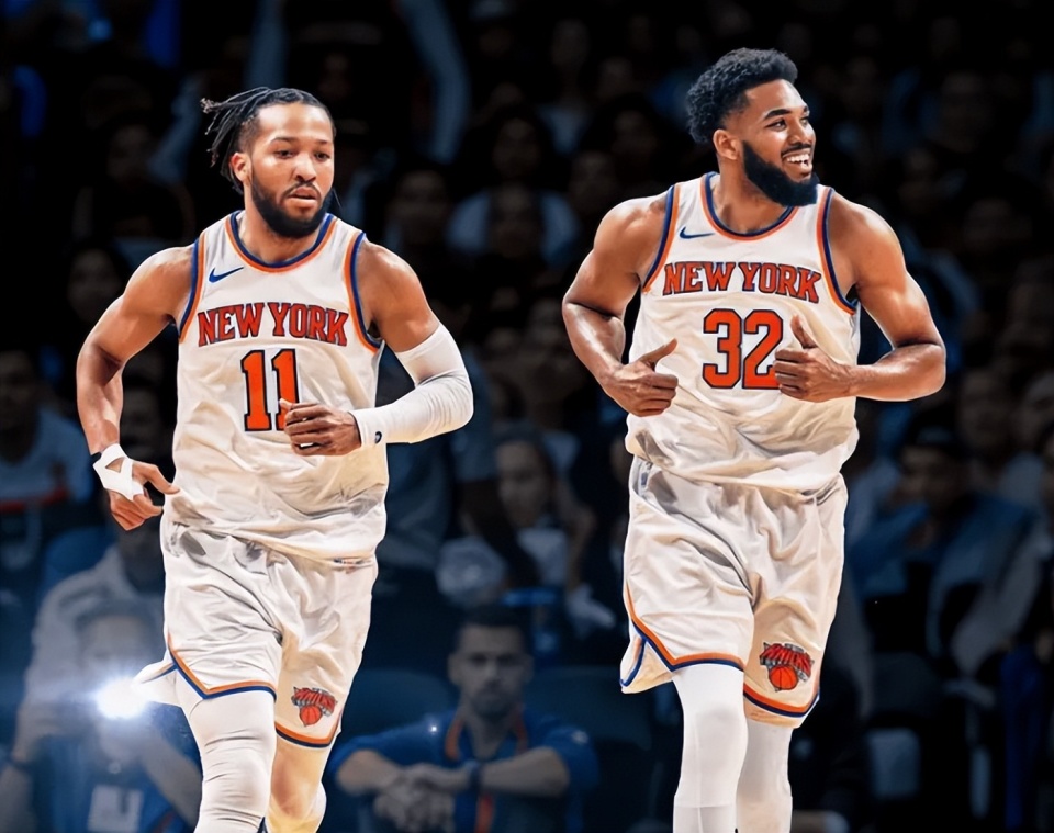 足球国足归化球员表现稳健，获媒体点赞（国足归化球员稳健发挥，媒体纷纷点赞）