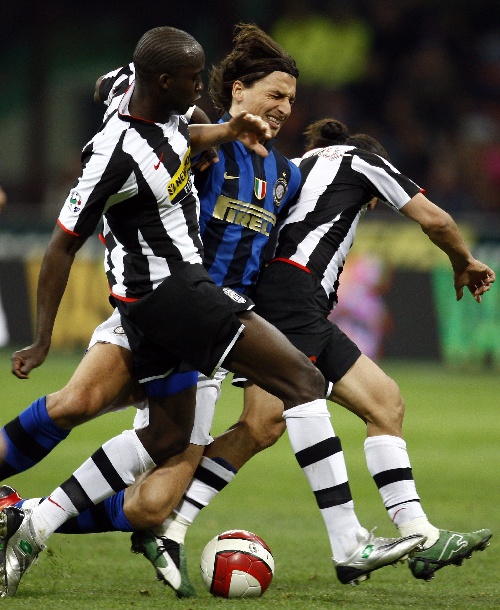 成都刮起“法国旋风” “眼镜侠”勒布伦兄弟闪耀混团世界杯（成都掀起“法国热”，“眼镜侠”勒布伦兄弟惊艳混合团体世界杯）