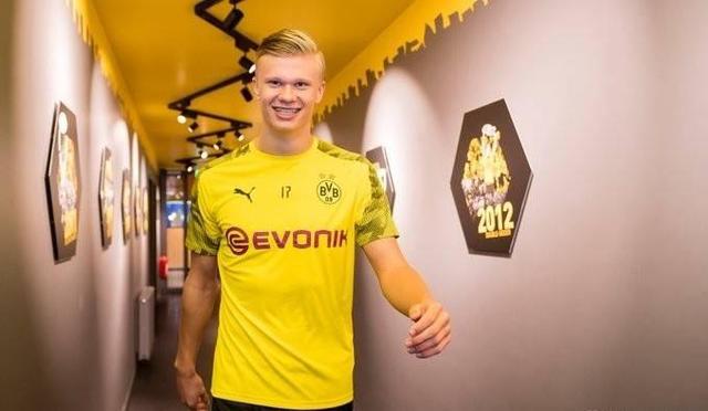 争议点球助利物浦小胜，清算萨拉赫比赢球更有流量（利物浦靠争议点球险胜，炒作萨拉赫比赛果更吸睛）