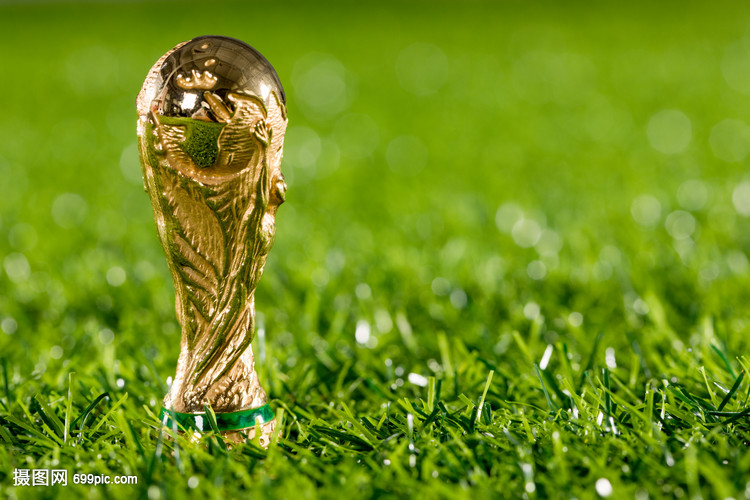 法兰克福主帅：球队上次客战巴萨是次伟大的经历，但已成历史（法兰克福主帅：上次客战巴萨难忘，如今已成历史）