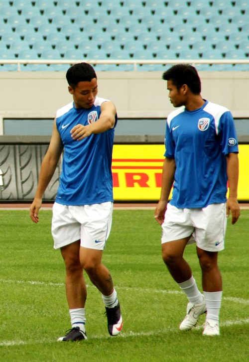 中超前瞻：浙江队长告别之战，青岛海牛打平即可确定保级（中超前瞻：浙江队长谢幕战将上演，青岛海牛平局即可锁定保级）