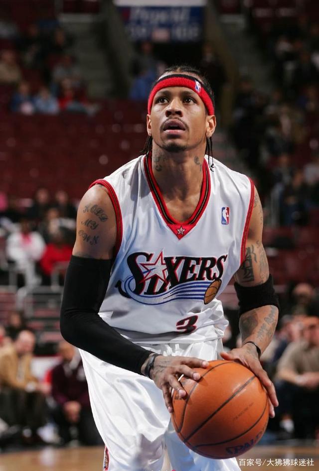 以全新视角回顾AC米兰对阵罗马的比赛📽️🔴⚫（从不同角度重温AC米兰与罗马的较量📽️🔴⚫）