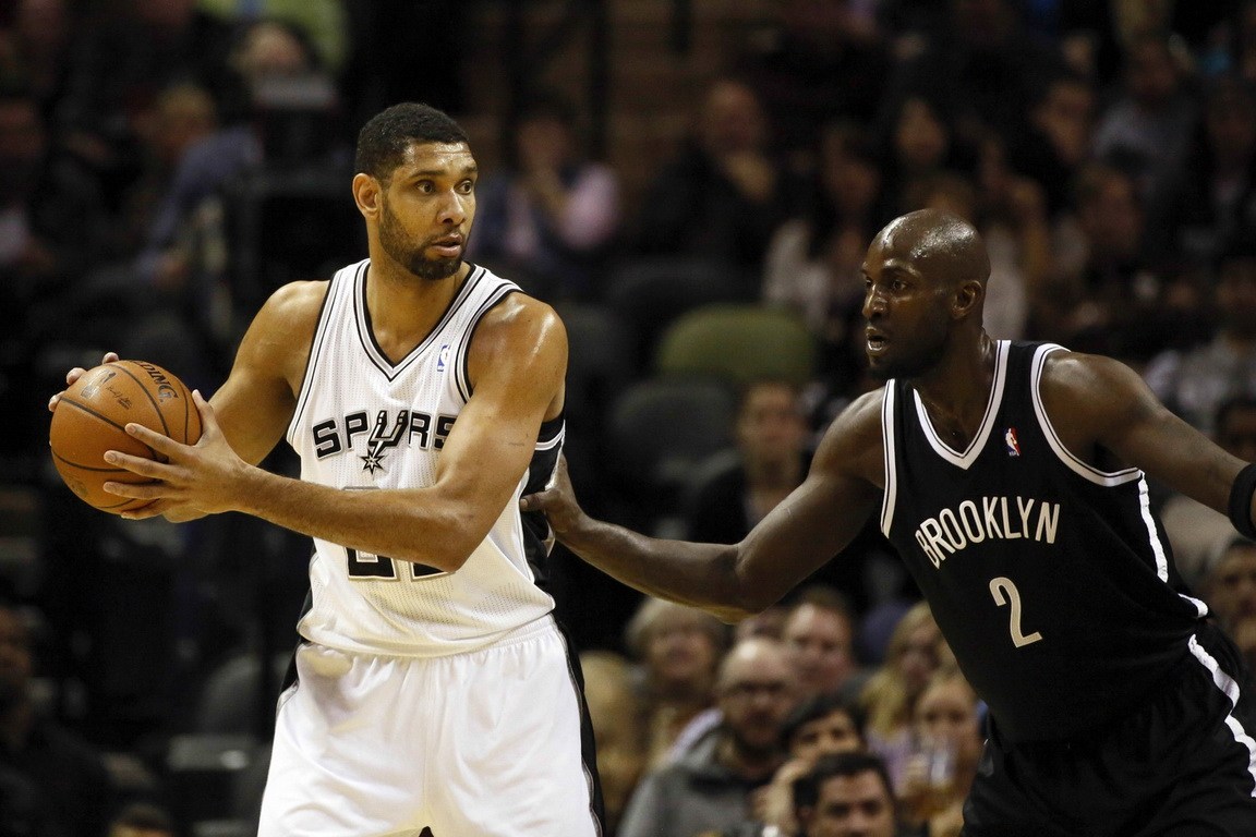 半场战报：米兰0-0拉齐奥，迈尼昂献神扑，红黑军团0射正（半场简报：米兰与拉齐奥互交白卷，迈尼昂神勇扑救，红黑军团零射正）