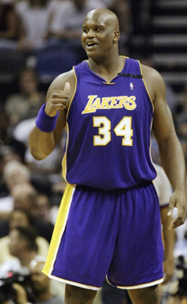 望无大碍！纪卓投射三分下落踩到陶汉林崴脚 后者被吹违体犯规（愿无大碍！纪卓三分出手落地踩到陶汉林致脚踝崴伤，陶汉林被吹违体犯规）